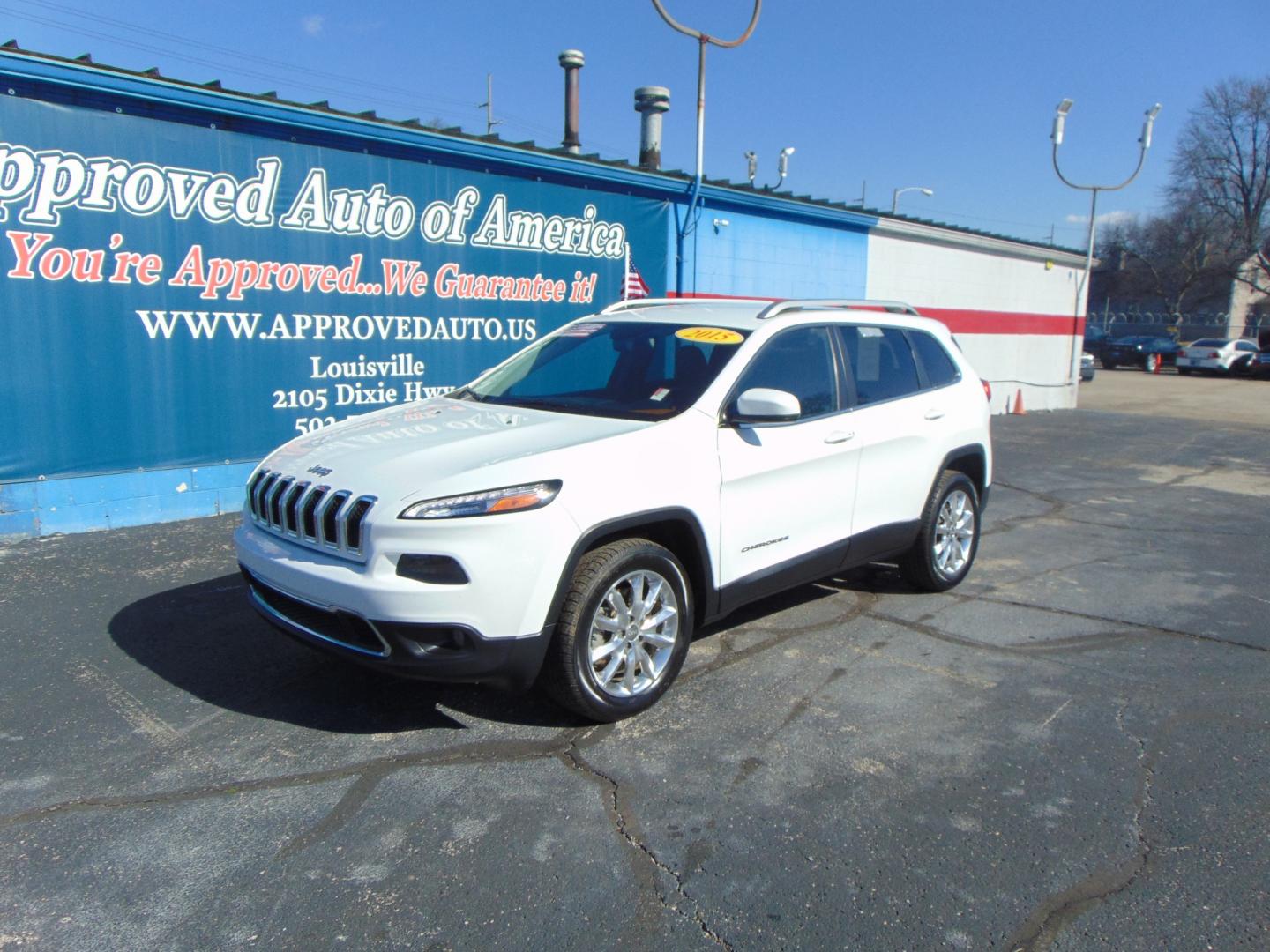 2015 White Jeep Cherokee (1C4PJMDS4FW) with an V6 3.2 Liter engine, Automatic, 9-Spd transmission, located at 2105 Dixie Hwy, Louisville, KY, 40210, (502) 772-3333, 38.220932, -85.795441 - Photo#2